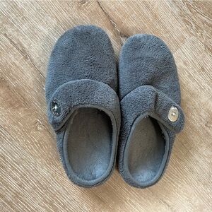 Vionic Women’s Sadie’s flat scuff Slippers dark grey size 6